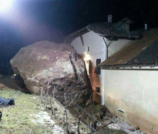 Illustration for article titled Giant boulder destroys building in Italy, another one misses by inches